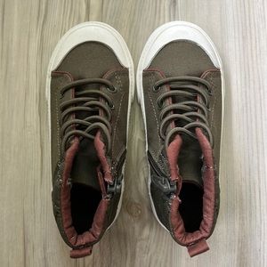 Toddler Olive Green Quilted Sneakers Size 8